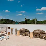 Masseria Tenuta Flora Maria Κατάλυμα σε φάρμα Leverano