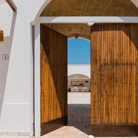 Masseria Tenuta Flora Maria レヴェラーノ